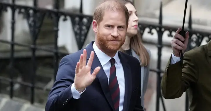 Prince Harry takes stand, denies having ‘leaky’ social circle in Daily Mail trial – National