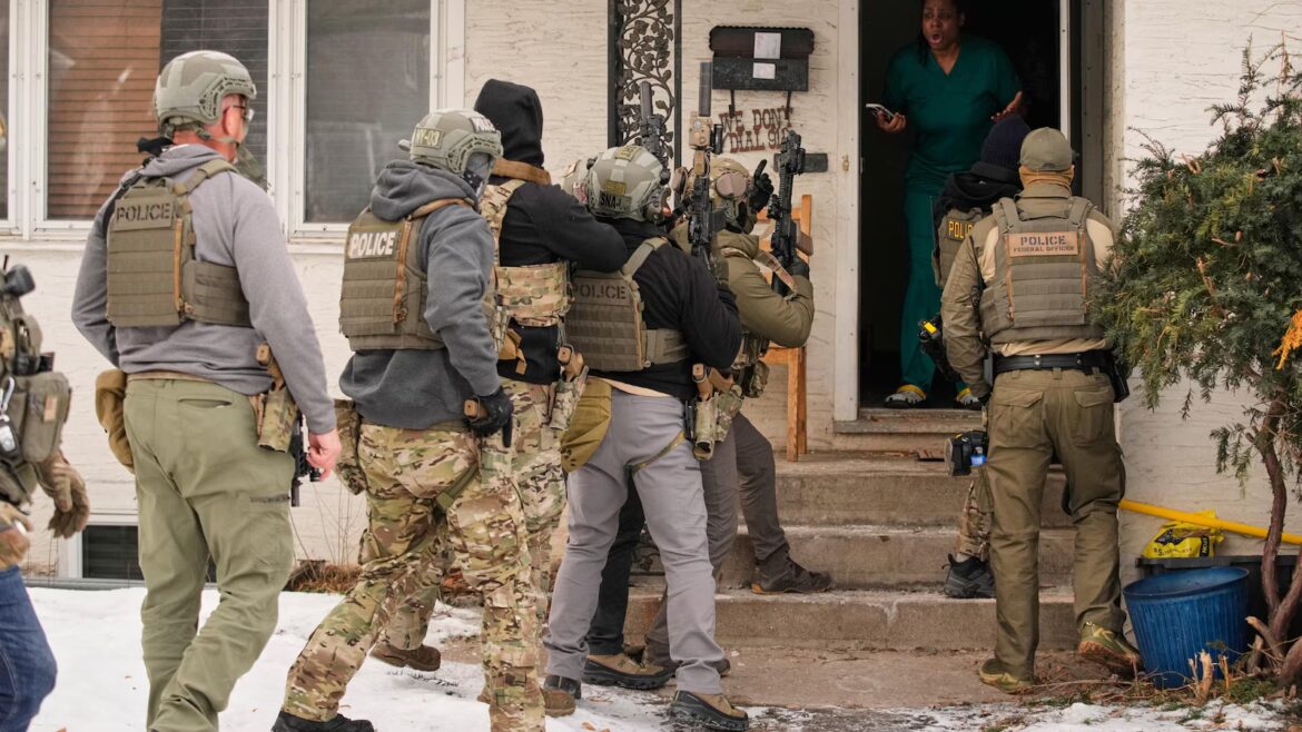 Immigration officers assert sweeping power to enter homes without a judge’s warrant, memo says