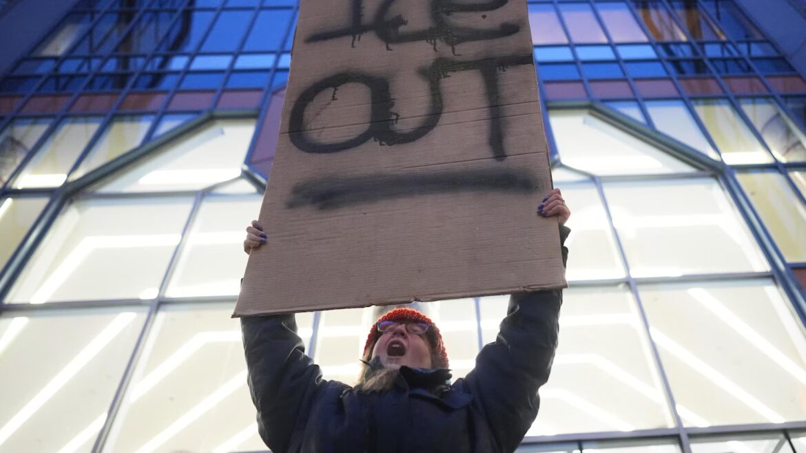 Experts say the divide between Minnesota and federal authorities is unprecedented