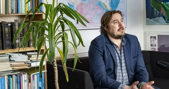 Inuit look to Greenland’s social model as Canada pursues military buildup in Arctic – National