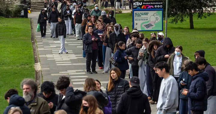 2 people dead after meningitis outbreak at U.K. university – National