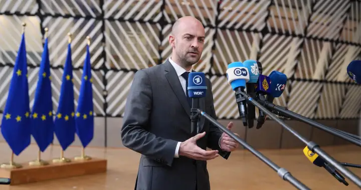 Could Canada join the EU? French foreign minister says ‘maybe’ – National