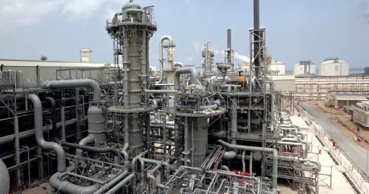 Iran steps up attacks Gulf oil facilities after Israel strikes key gas field – National