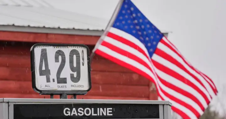 Soaring U.S. gas prices amid Iran war ups pressure on drivers and Trump – National
