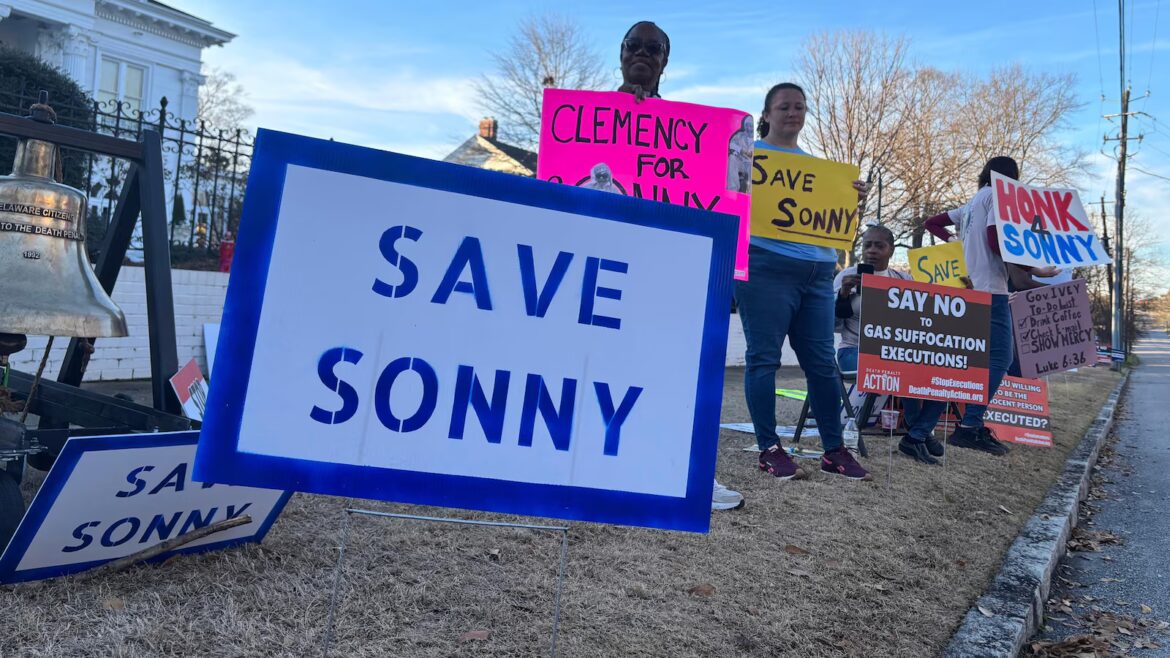 Alabama man facing execution for deadly robbery asks for clemency as he didn’t kill victim