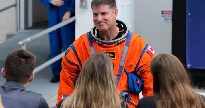 Canadian Space Agency’s first space to Earth video call with Colonel Jeremy Hansen – National