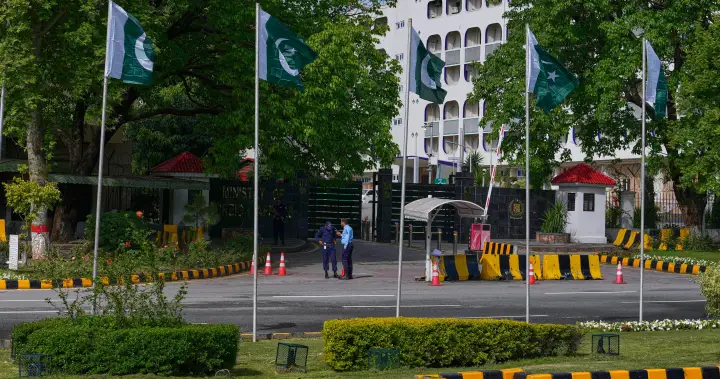 U.S. and Iran prepare for talks, Israel agrees to Lebanon negotiations – National