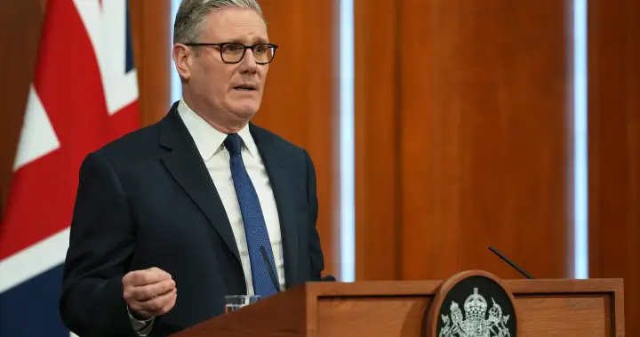 U.K.’s Starmer ‘fed up’ with Putin and Trump’s actions raising energy prices – National