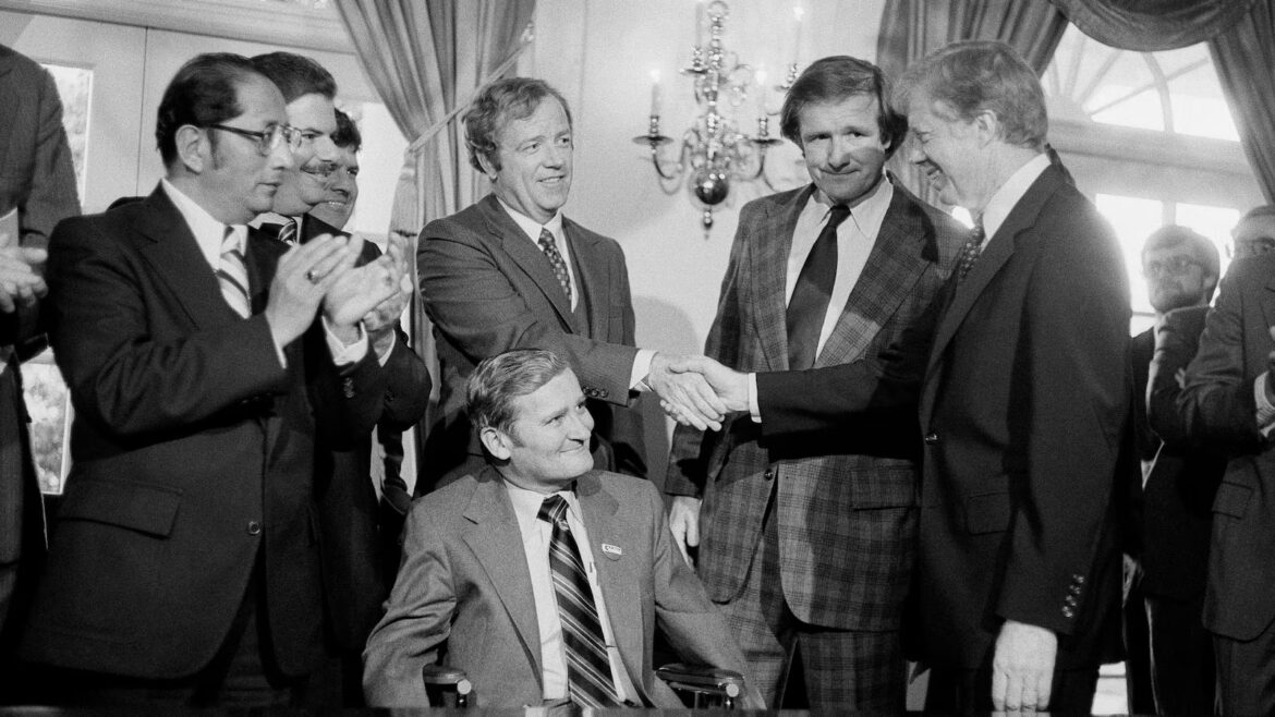 Donald Riegle, who represented Michigan in Congress under 7 presidents, dies at 88