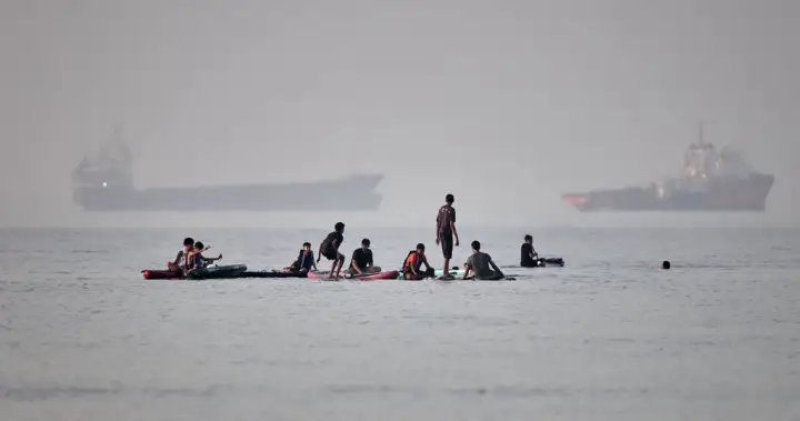 A new exchange of fire with Iran in the Gulf tests the fragile ceasefire – National