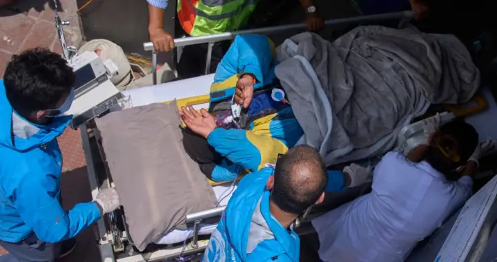 Sherpa guide lost on Mount Everest found alive crawling back to base camp – National