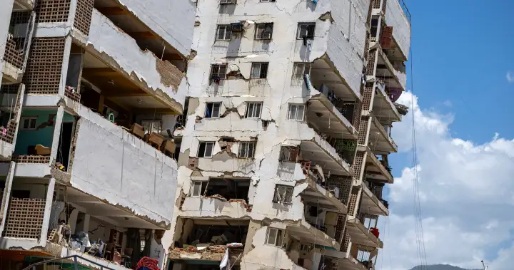 B.C. man trapped in Venezuela after earthquakes now providing aid to others – BC