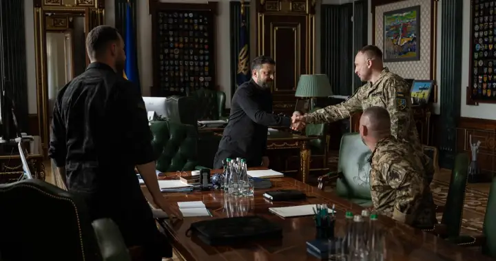 Zelenskyy replaces Ukraine army chief after protests over military leadership – National