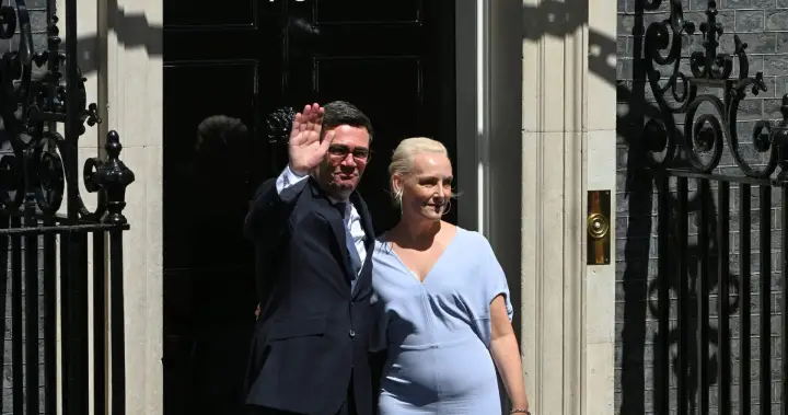 Andy Burnham sworn in as new U.K. prime minister, replacing Keir Starmer – National