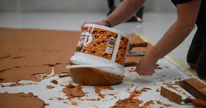 Art museum covers gallery floor in peanut butter to honour late Dutch artist – National